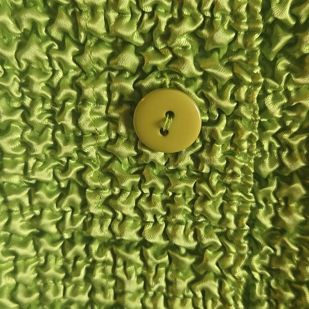 Bala Bala top buttons